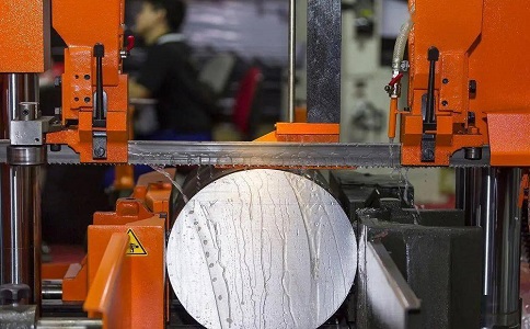 佛子山镇立式金属带锯床切削出现跑带故障解决方法！